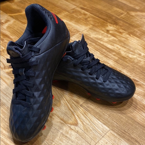 Nike Black and Red Geometric Sneakers - Picture 7 of 8